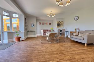 31' Kitchen/Breakfast/Family Room- click for photo gallery